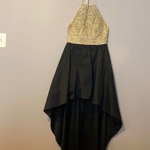 I am selling this dress because I don’t need it anymore